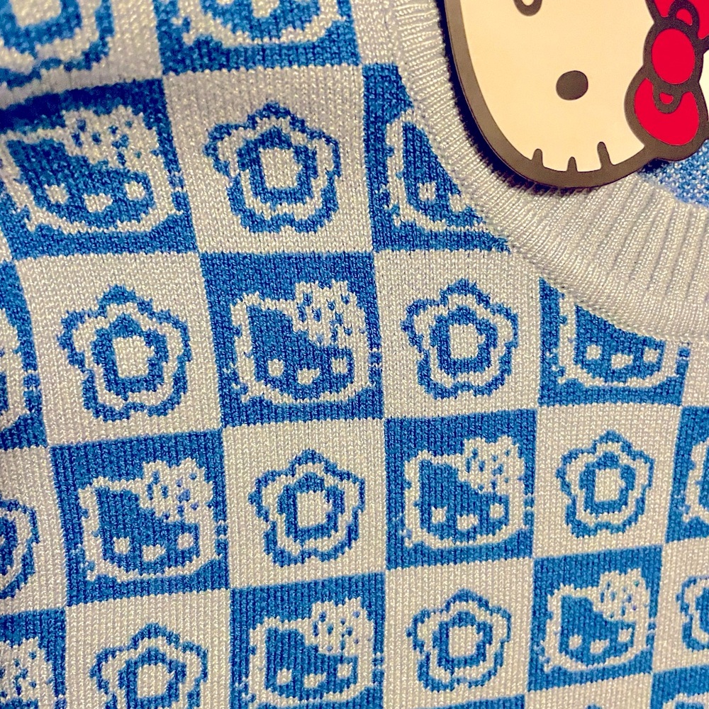 🟢NWT HELLO KITTY Long Sleeved Short Sweater💙🤩😺 - Picture 5 of 6